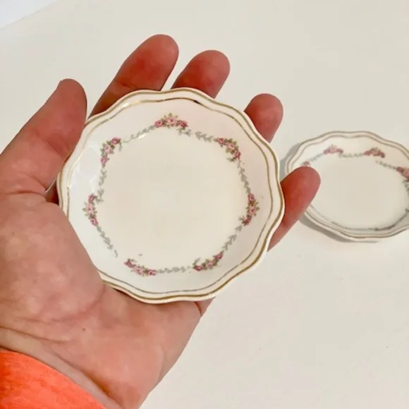 Mini antique, floral china plates - Picture 6 of 6